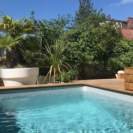 Aux Remparts De Montreuil 3*