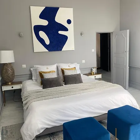 Aux Remparts De Montreuil 3*