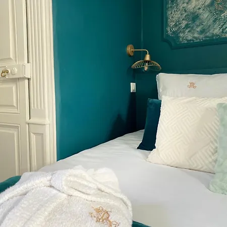 Aux Remparts De Montreuil Bed & Breakfast 3*