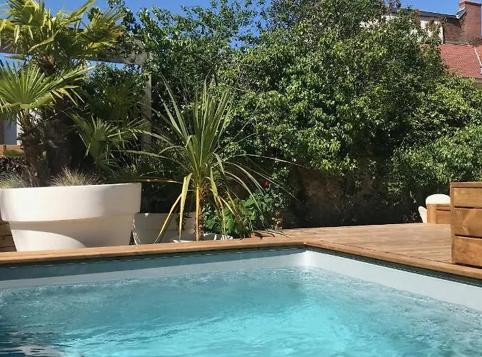 Aux Remparts De Montreuil 3*