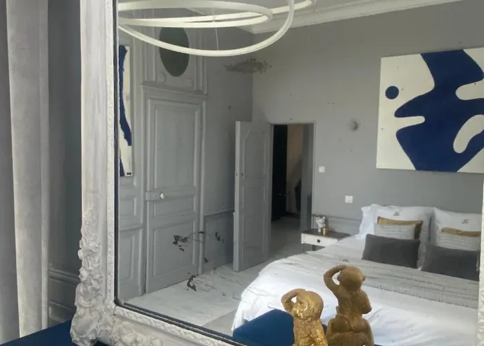 Couette-café Aux Remparts De Montreuil 3*